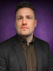 Mikael Norén är senior konsult inom miljö-, naturvårds- & kvalitetsfrågor på HUAros AB. Mikael brinner för att fokusera på det positiva och driva förbättring med våra kunder och har en tvärvetenskaplig magisterutbildning inom ekonomi och miljö. Mikael var med och grundade HUAros AB i Västerås 2005. Företaget har sedan dess utvecklats utifrån affärsidén att det ska gå att förena lönsamhet med hållbarhet. Mikael leder och förbättrar projekt inom privat och ideell sektor gällande miljö, arbetsmiljö- och kvalitetsfrågor inom ramen för hållbar utveckling, ISO samt HSSEQ.