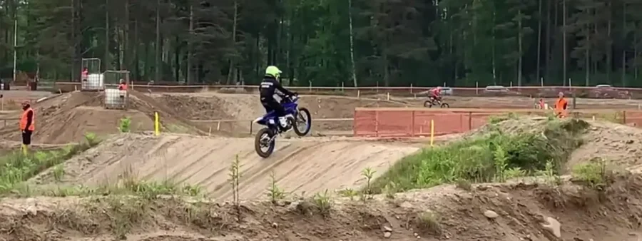 Mikael Norén på HUAros har tillsammans med våra kunder Svenska Motorcykel- och Snöskoterförbundet (Svemo) och Svenska Bilsportförbundet (SBF) bidragit till att motorsportens miljöarbete uppmärksammas i Dagens Nyheter.